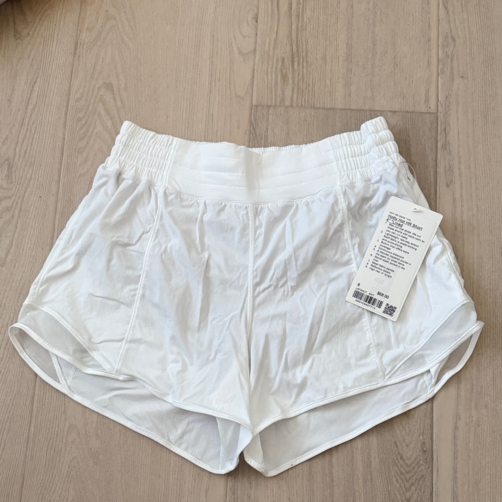NWT Lululemon Hotty Hot HR Short 4” - Size 8